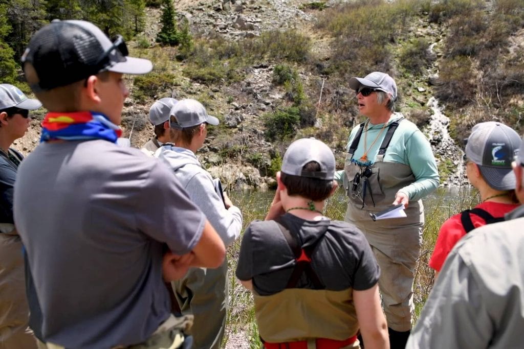 How much does a fishing guide make